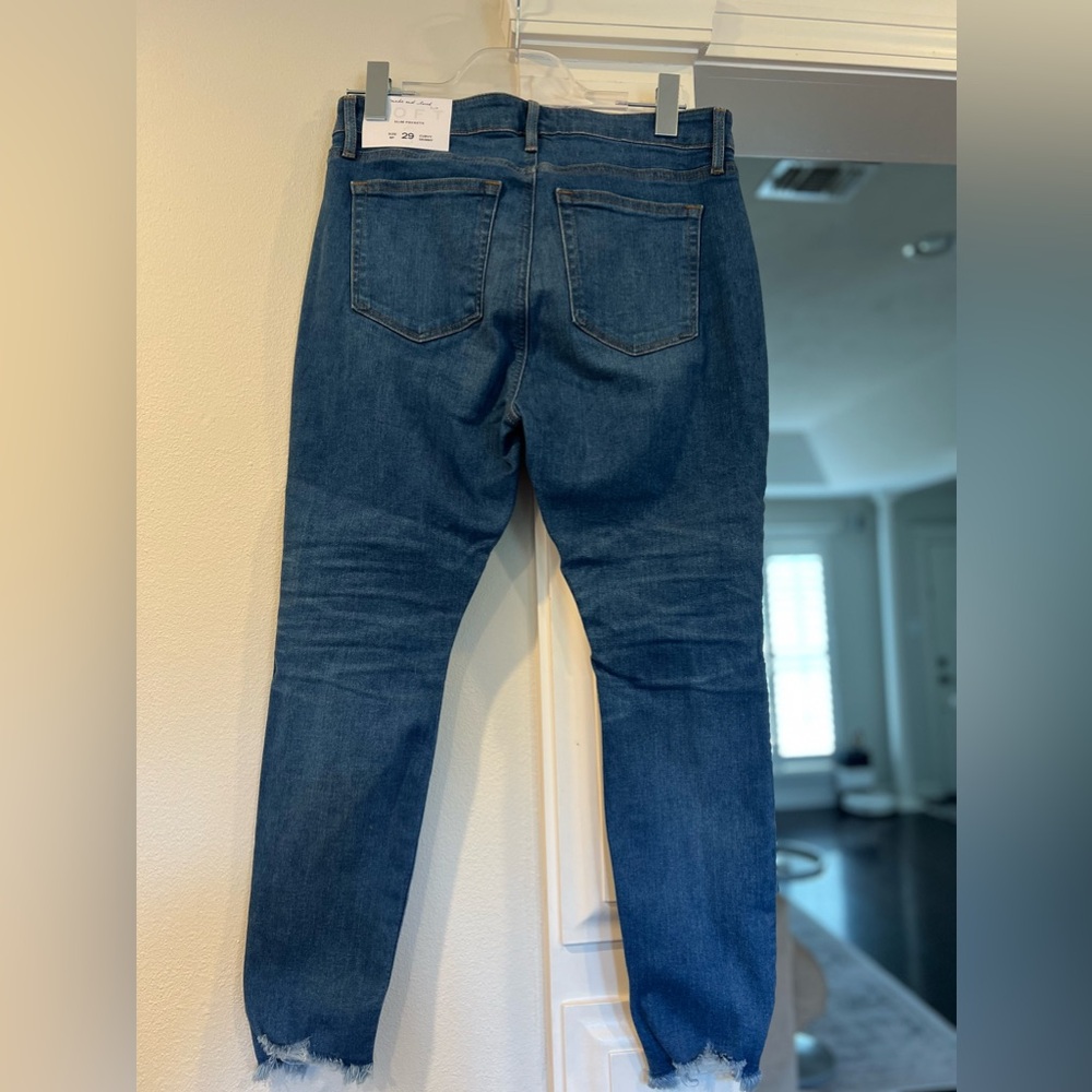 NWT- Loft Curvy Skinny Petite Jean Size 29 - Picture 2 of 2